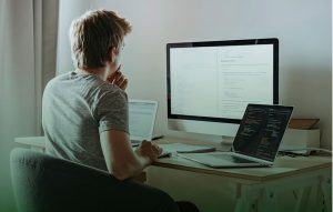 Datenschutz vs. Innovation: Warum deutsche Unternehmen bei KI zögern – und welche Maßnahmen sie ergreifen